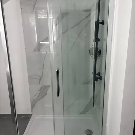 Апартаменты La 7 Sauna Et Jacuzi Серенгети